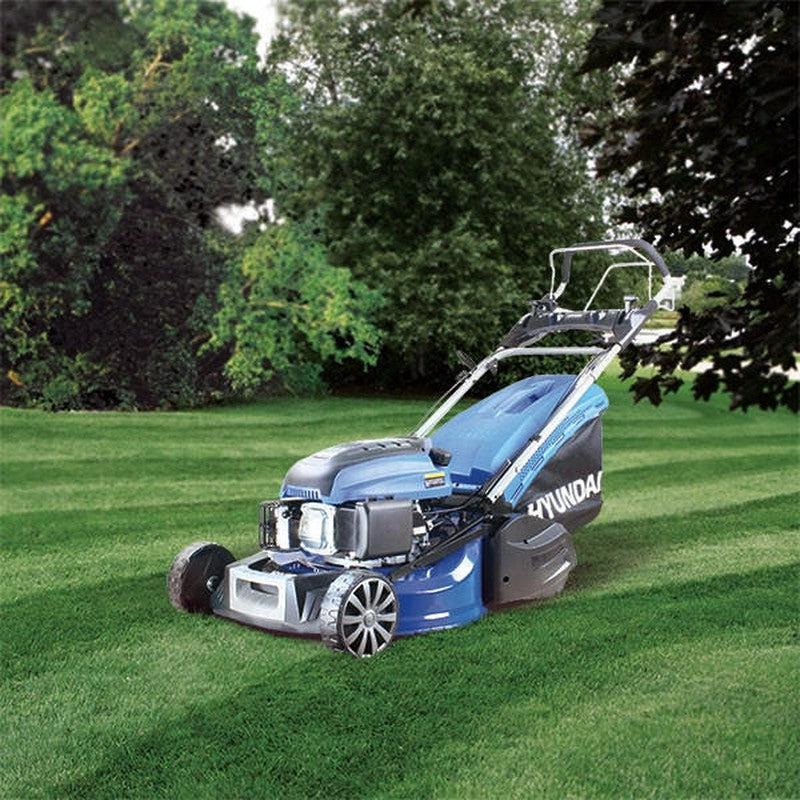 Hyundai HYM530SPR Petrol Roller Lawn Mower Self-Propelled / 21"/ 53cm / 196cc / 70L